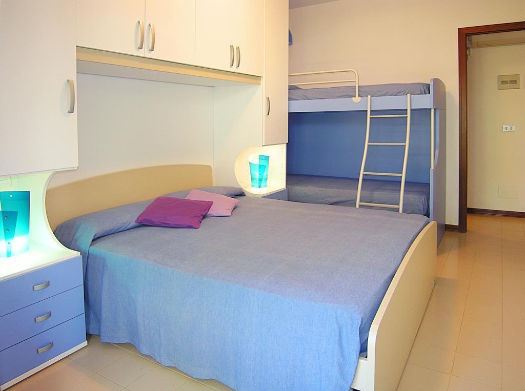 Apartment Gemini Con Piscina 비비오네 객실 사진
